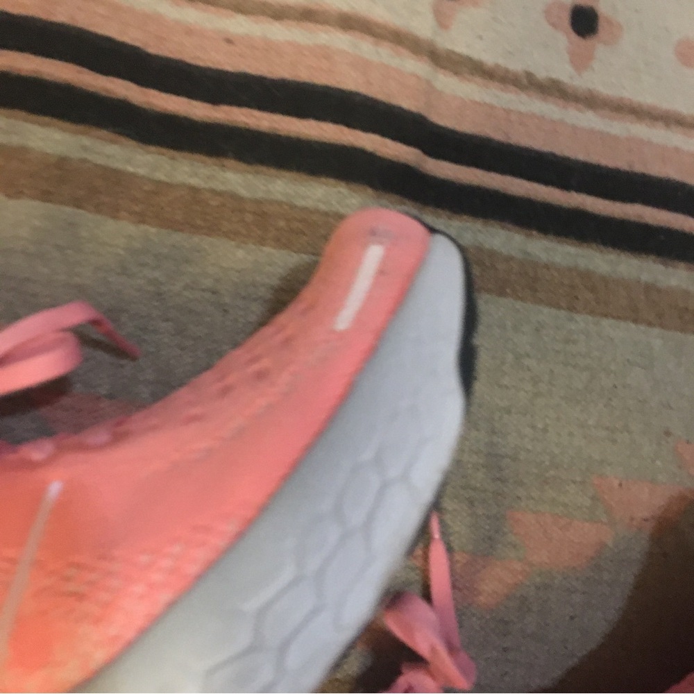 New Balance women’s 7.5 Fresh Foam 1080 Pink & White NB sneakers athletic GUC - Picture 8 of 12